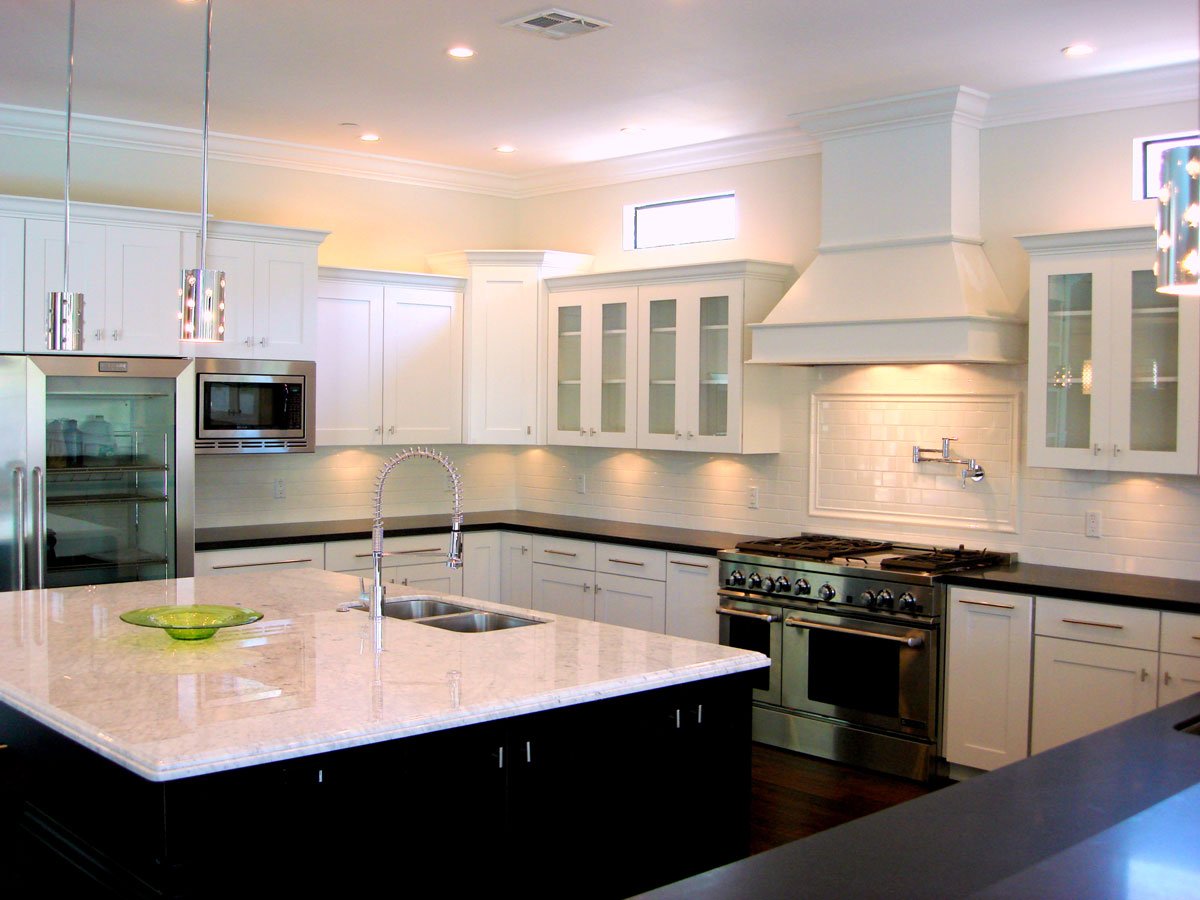 McCormick-Ranch-Tansitional-Home-Kitchen-Island
