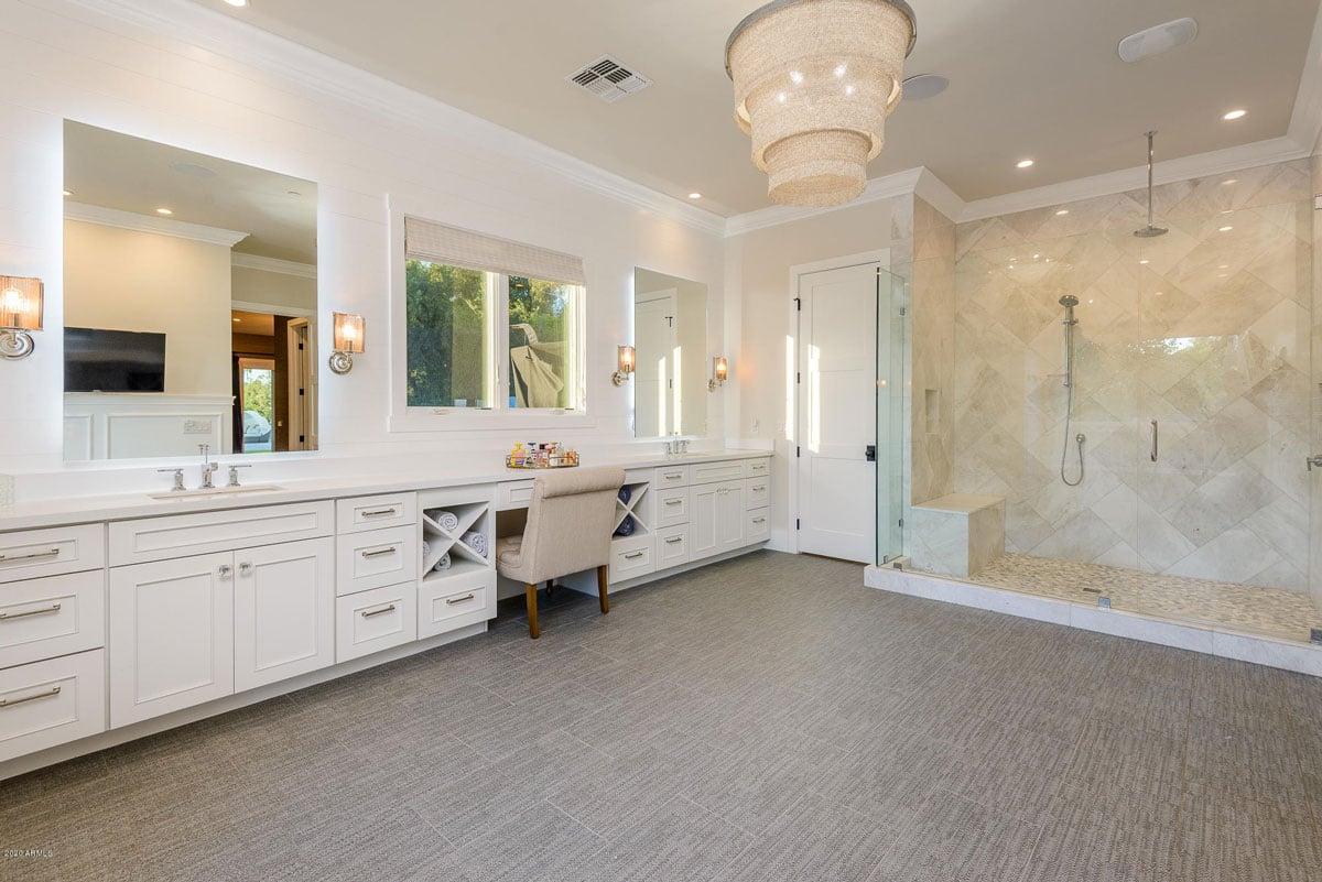 Paradise Valley farms Bathroom With Walkin Shower
