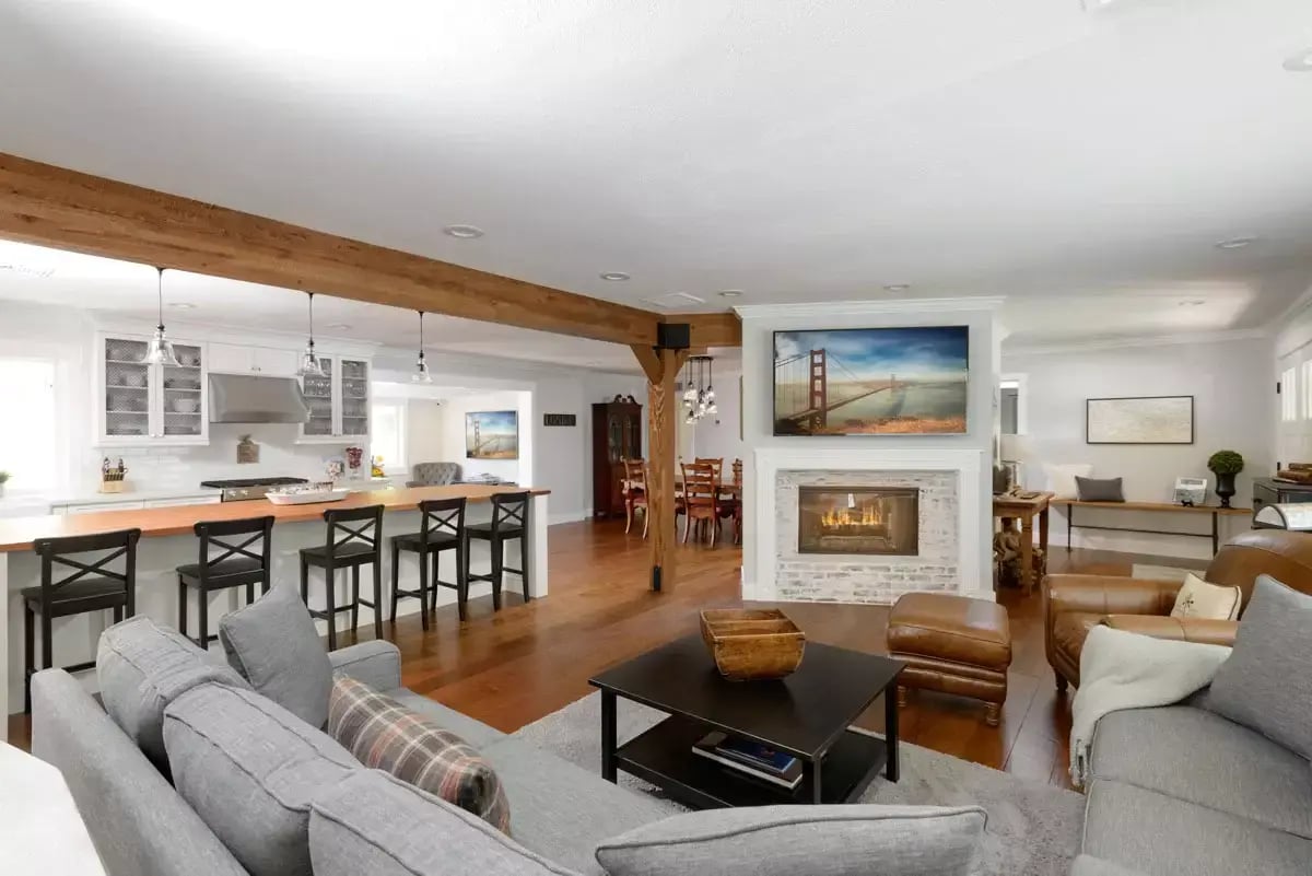 Phoenix-Traditional-Home-Family-Room-Sectional-Couch-opt-2