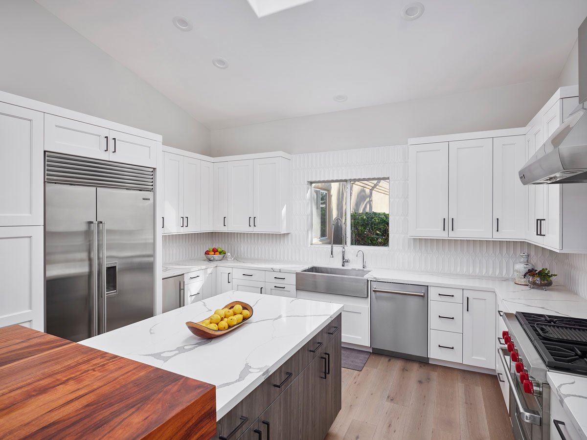 Scottsdale-Contemporary-Kitchen-White-Cabinets